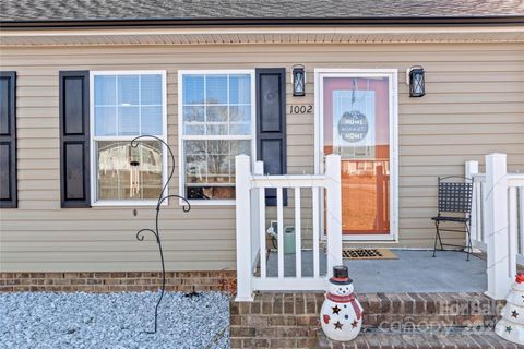 Photo of 1002 Crestline Drive, Yadkinville, NC 27055 (MLS # 4331195)