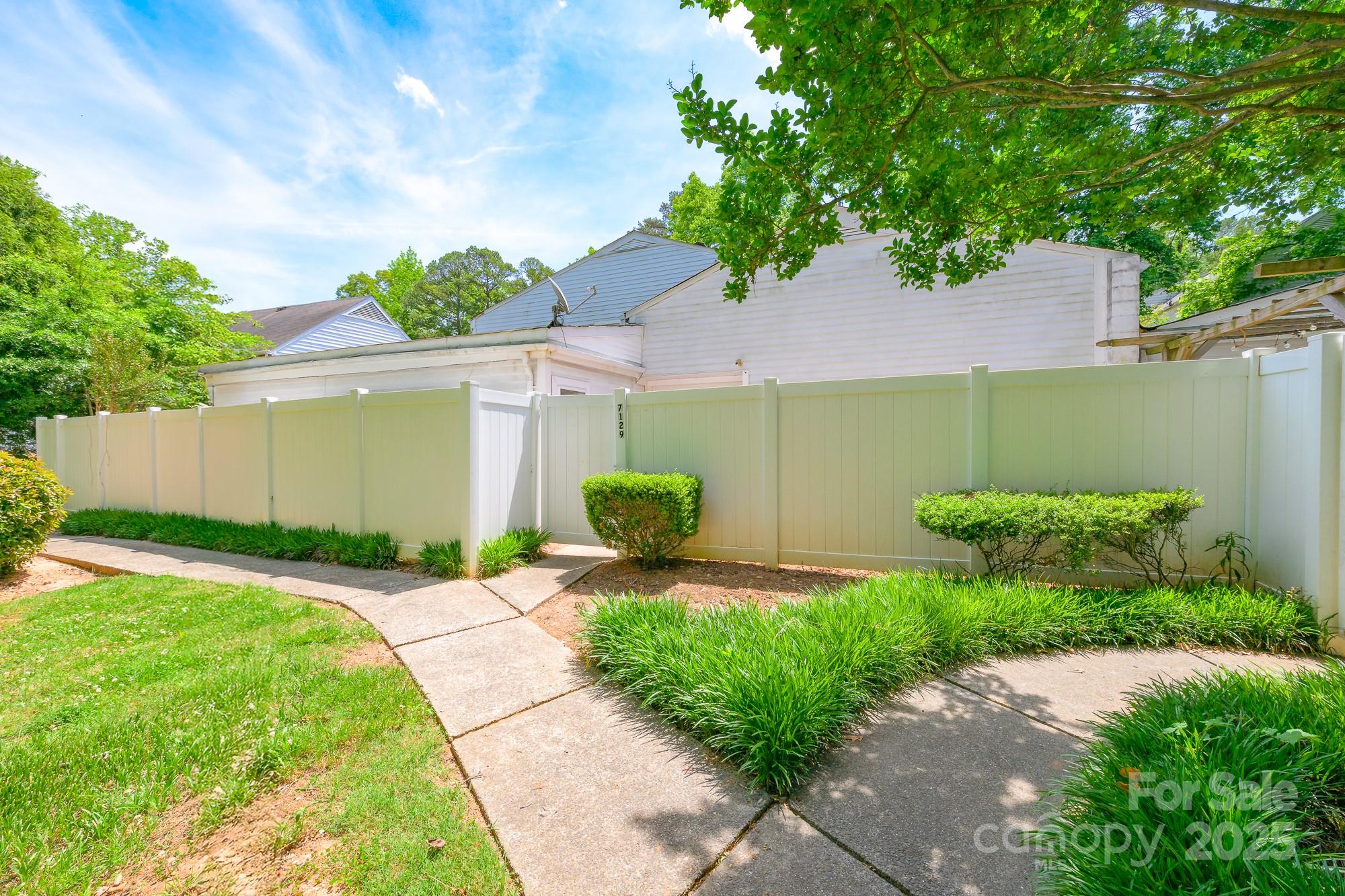 7129 Stonington Lane