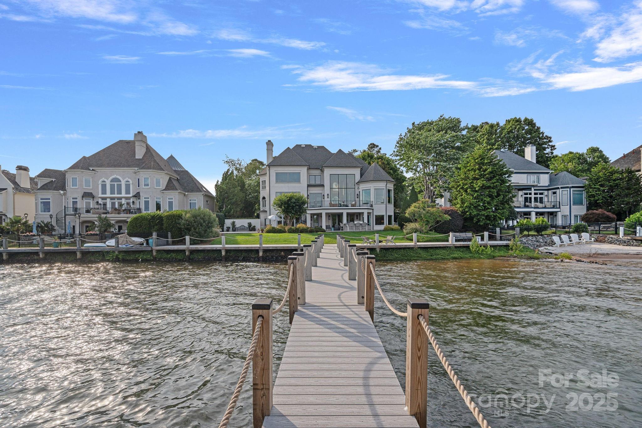 The Peninsula - Residential