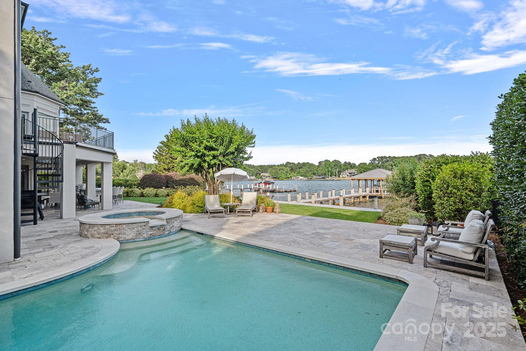 The Peninsula - Residential