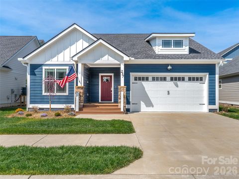 Photo of 237 Leyland Circle, Hendersonville, NC 28792 (MLS # 4367023)