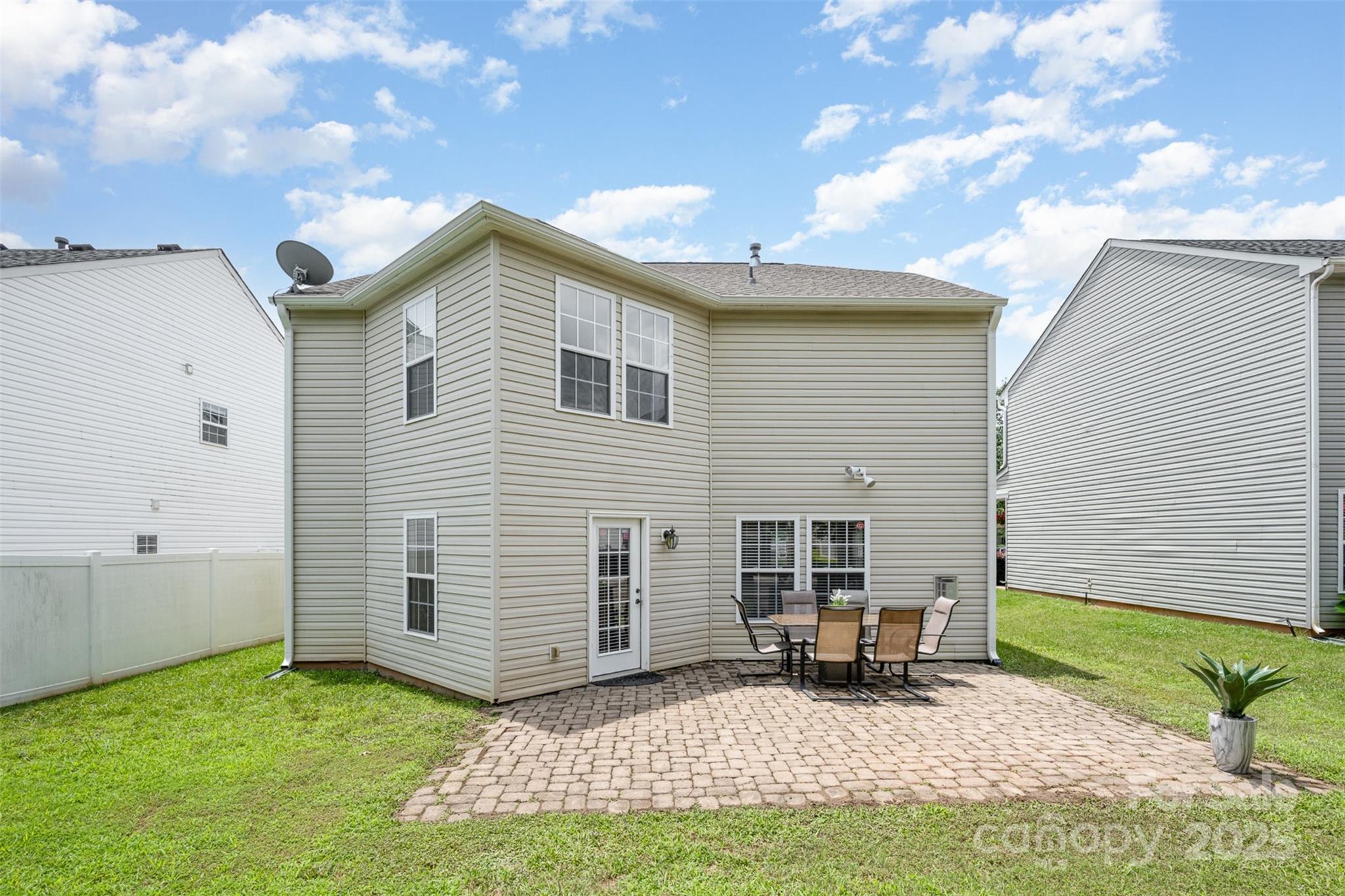 Fort Mill, South Carolina 29715, United States, 4 Bedrooms Bedrooms, ,3 BathroomsBathrooms,Residential,Under Contract,153368