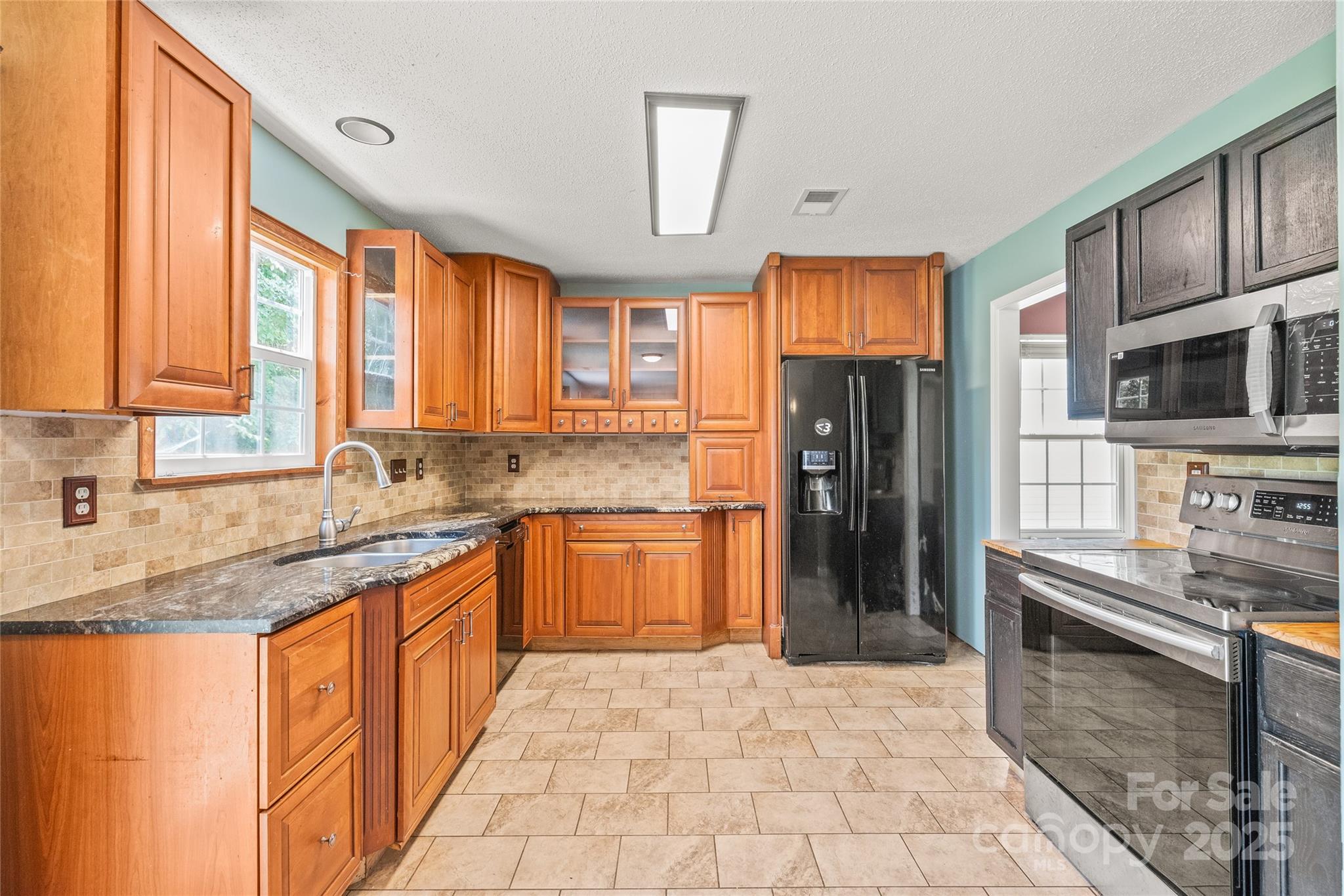 1276 Winding Path Road