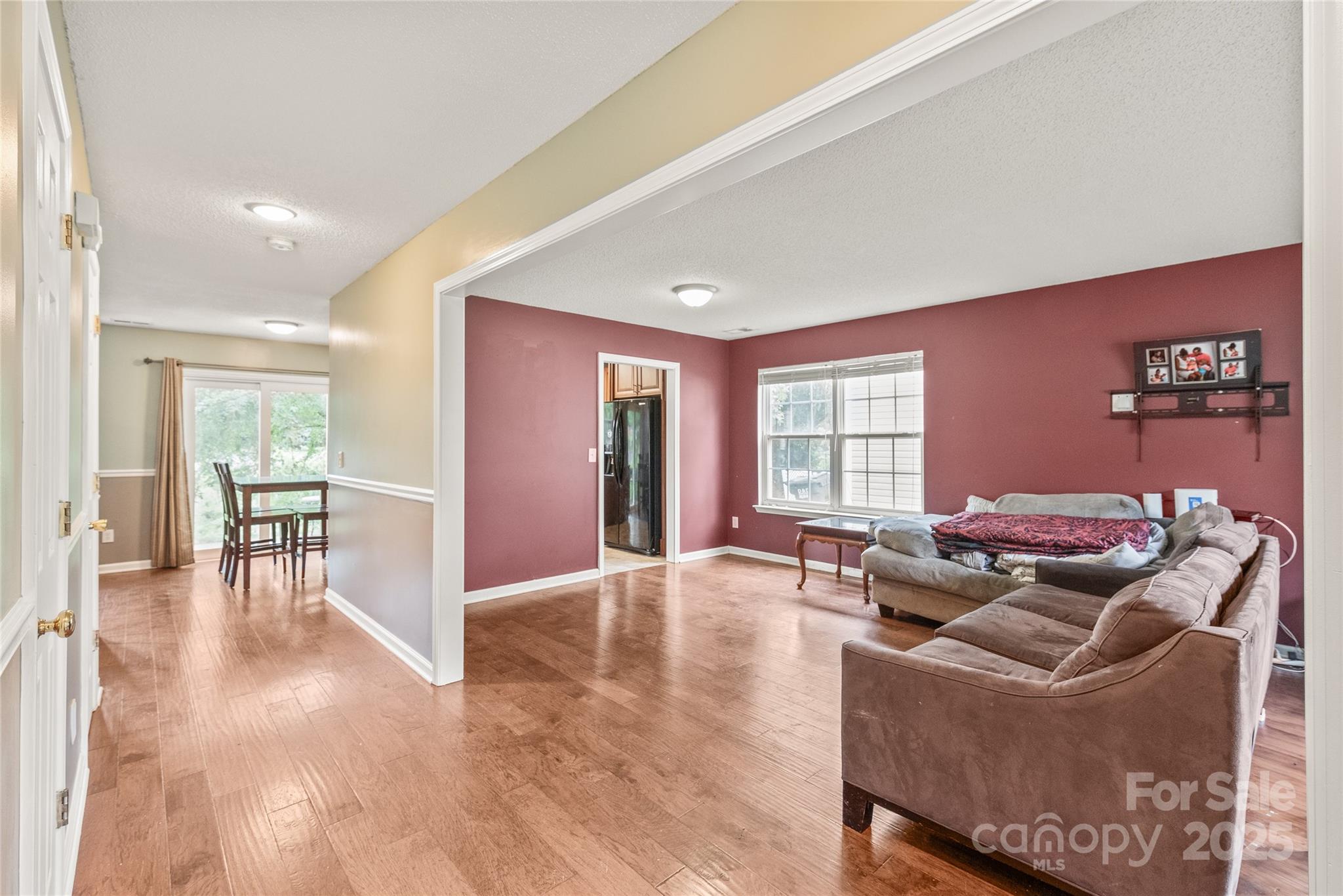 1276 Winding Path Road