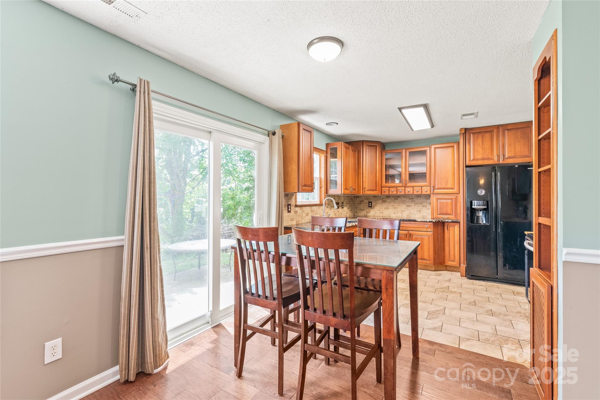 1276 Winding Path Road