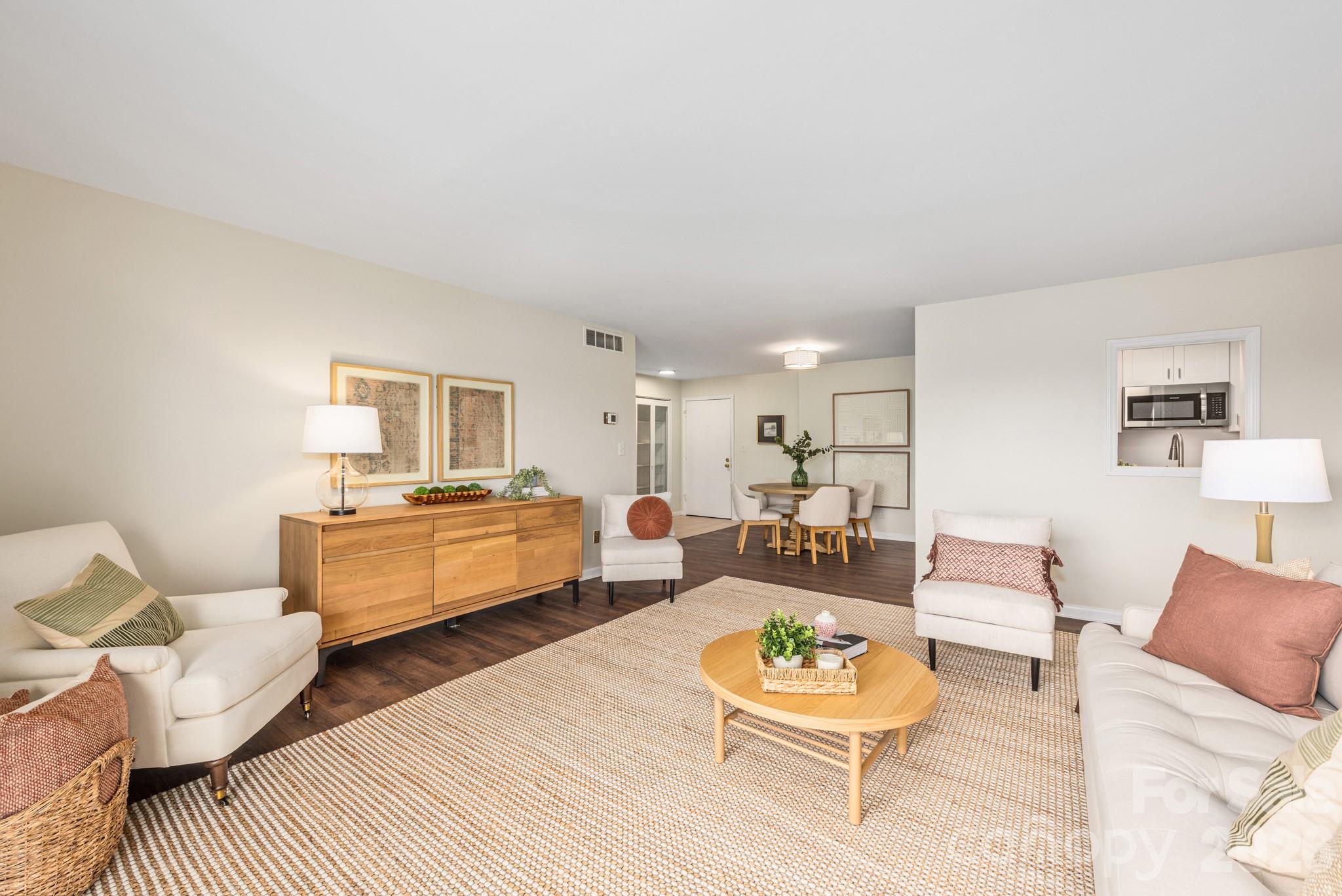 1323 Queens Road 324