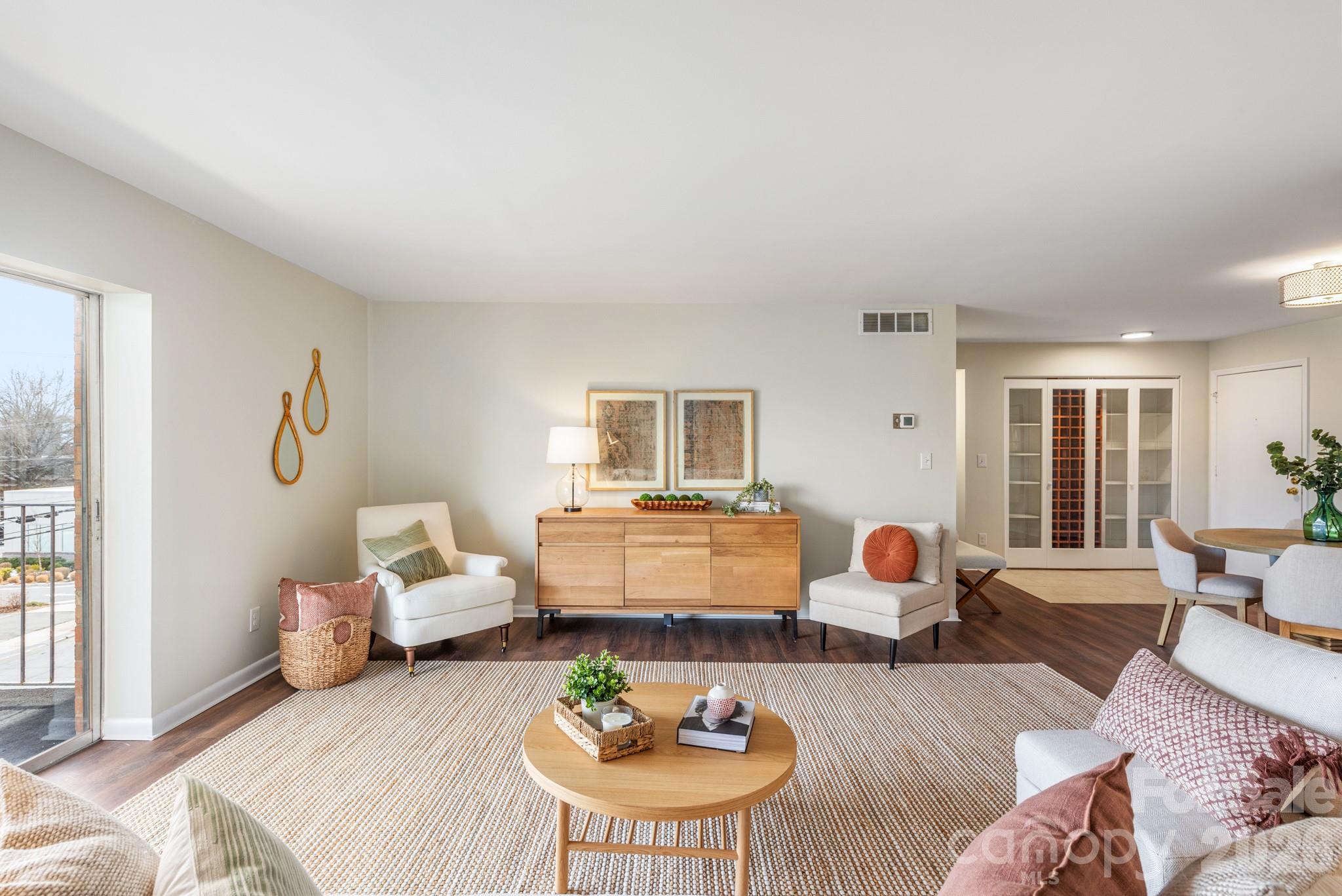 1323 Queens Road 324