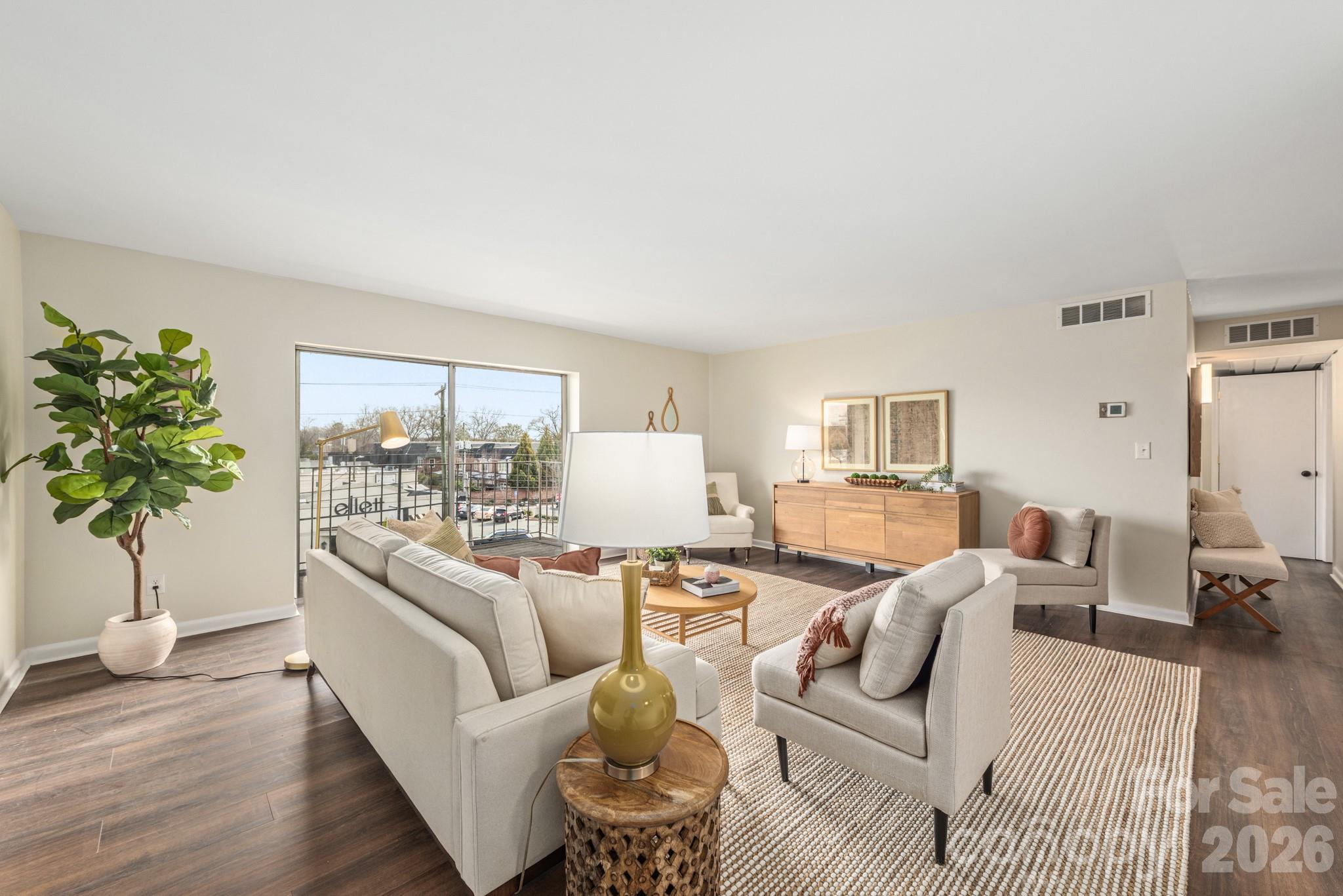 1323 Queens Road 324