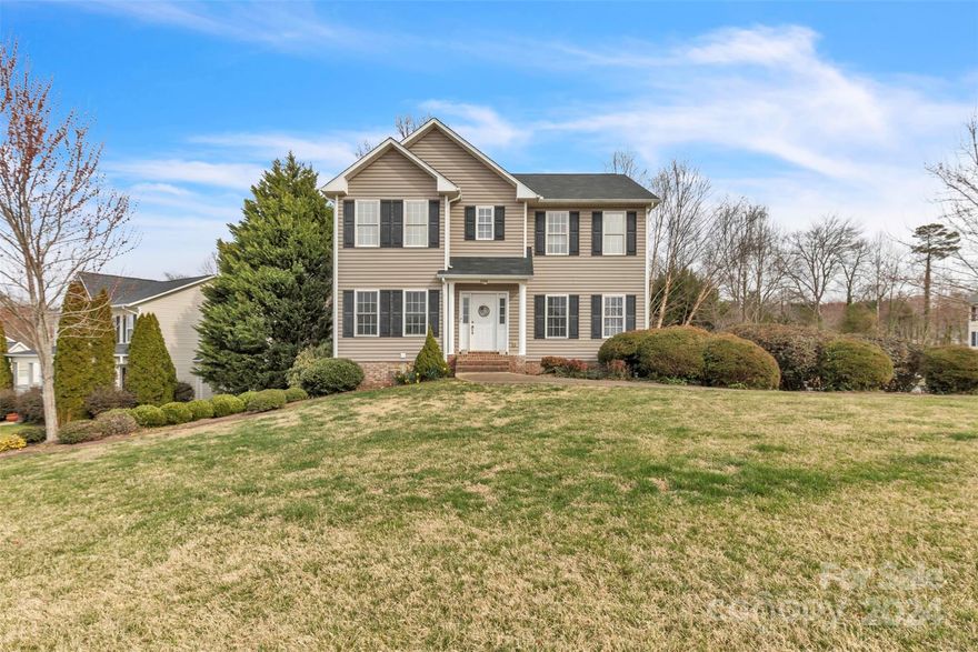 Welcome to this 5 bedroom 3.5 bath home in a great location in Brookfield subdivision! 4 bedrooms upstairs and 1 bedroom or rec room in the basement with a full bath. Primary bedroom features a vaulted ceiling and 2 closets. Primary bath has jetted tub, separate shower and dual vanity. Great huge kitchen with an island that opens to the great room with a fireplace. Office on the main level. Main level hardwood floors. Great back deck for entertaining and a backyard firepit. Continuous flow hot water heater.
 Corner lot sits on a cul-de-sac street.