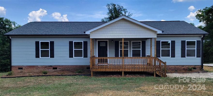 Private county setting located just past the intersection of  Alexander Love bypass & Hwy 321. No HOA. Remodeled 3 bed / 2  bath, on just over 1 acre. New roof, windows, doors, siding, kitchen, bathroom, flooring and more. Large living, laundry room and walk-in closets. Great view from updated open eat in kitchen that includes granite counters, tile backsplash, stainless appliances and soft close cabinets. Master bathroom has large double vanity with granite tops, new freestanding tub and tile shower. Agent is Owner.