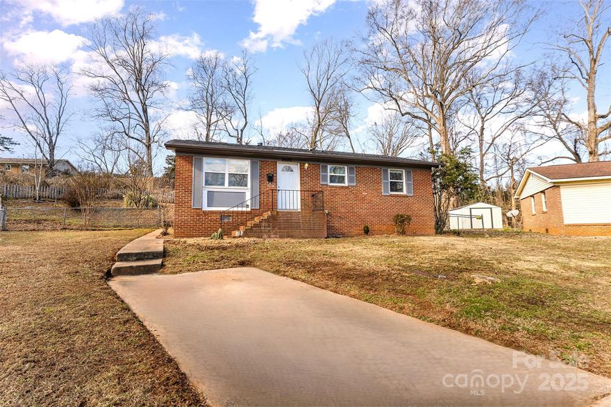Discover the charm of this all-brick 3-bedroom ranch in South Charlotte! Featuring laminate wood flooring, energy-efficient windows with treatments throughout and an updated kitchen with granite countertops. This home is a true gem. The expansive backyard and patio offers endless possibilities while the coveted cul-de-sac lot adds to its appeal. Enjoy the added convenience of a neighborhood park, nearby Greenway for outdoor recreation, easy access to the light rail and NO HOA. Conveniently located near local shopping and dining, this property combines comfort and accessibility in a highly desirable location. Schedule a showing today!