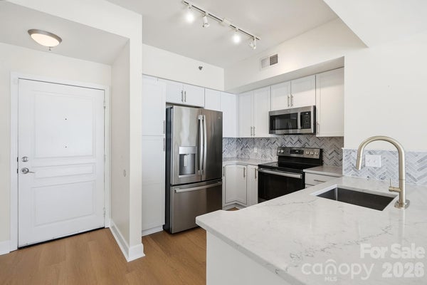 1315 EAST BLVD UNIT 411, CHARLOTTE, NC 28203 - Image 642e942b3938dbd46677eaed753752ba/930453560