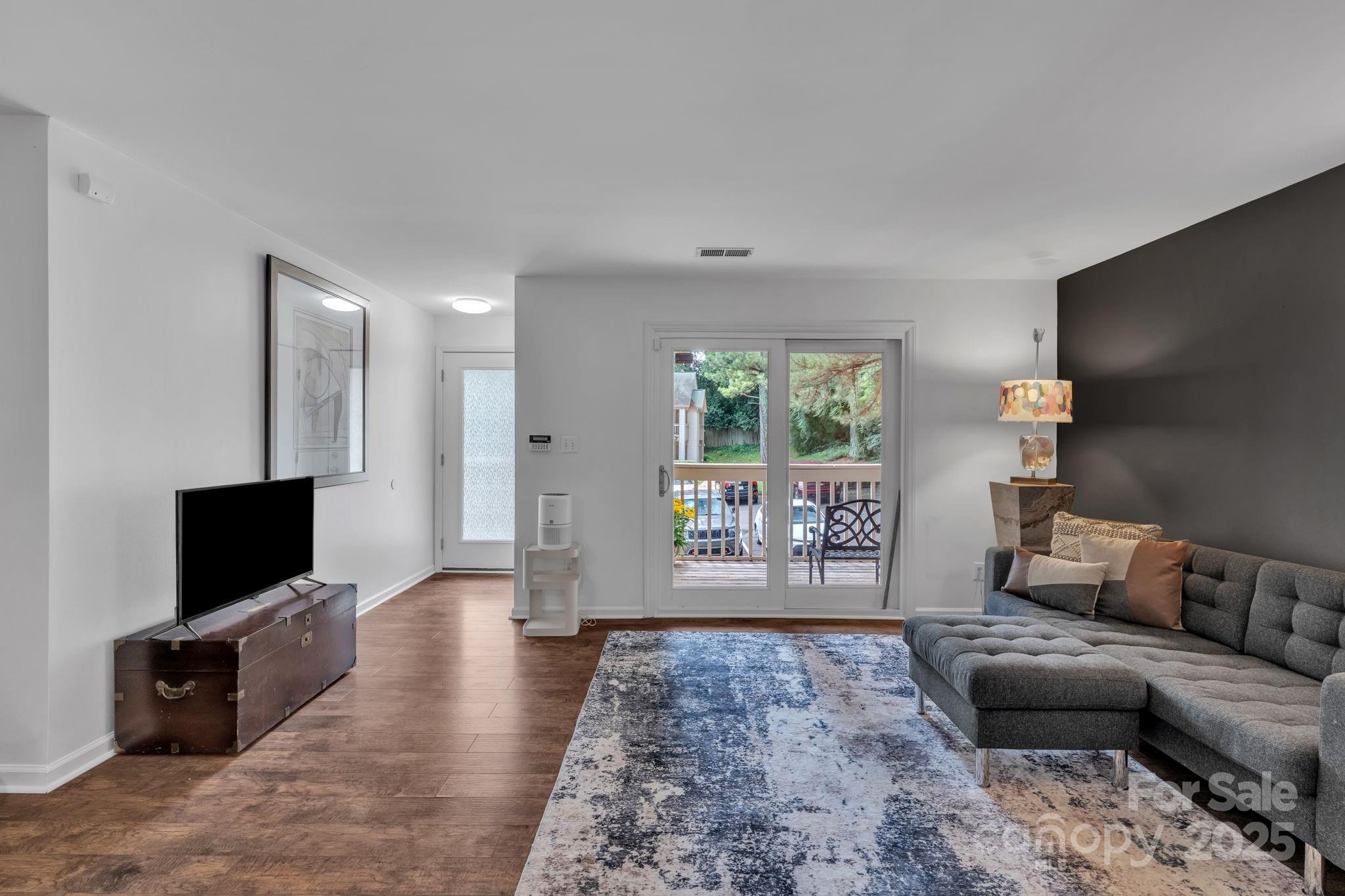 1052 Churchill Downs Court C