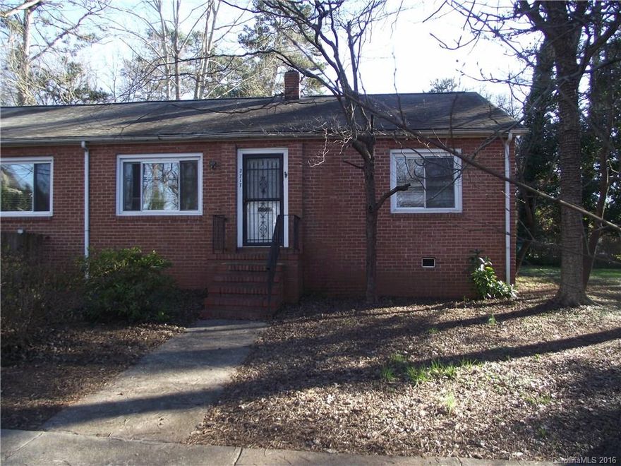 Fantastic location just down the street from the Little Sugar Creek Greenway Myers Park/Dilworth Area. 2BR, 1 Bath Duplex just renovated. Built in the 50's with original hardwood floors just re-finished and fresh paint throughout. Won't last long!
