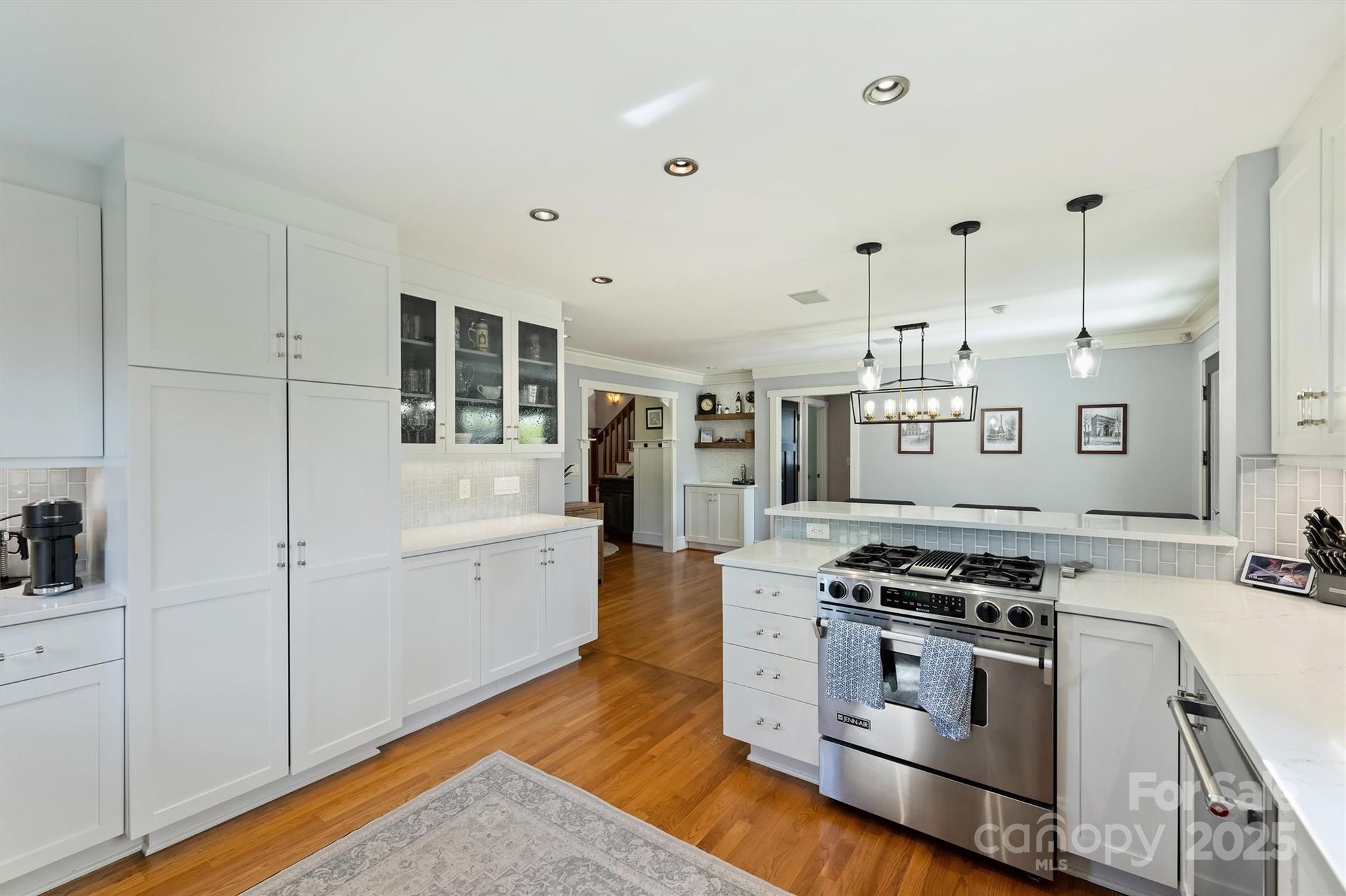 3521 Selwyn Avenue