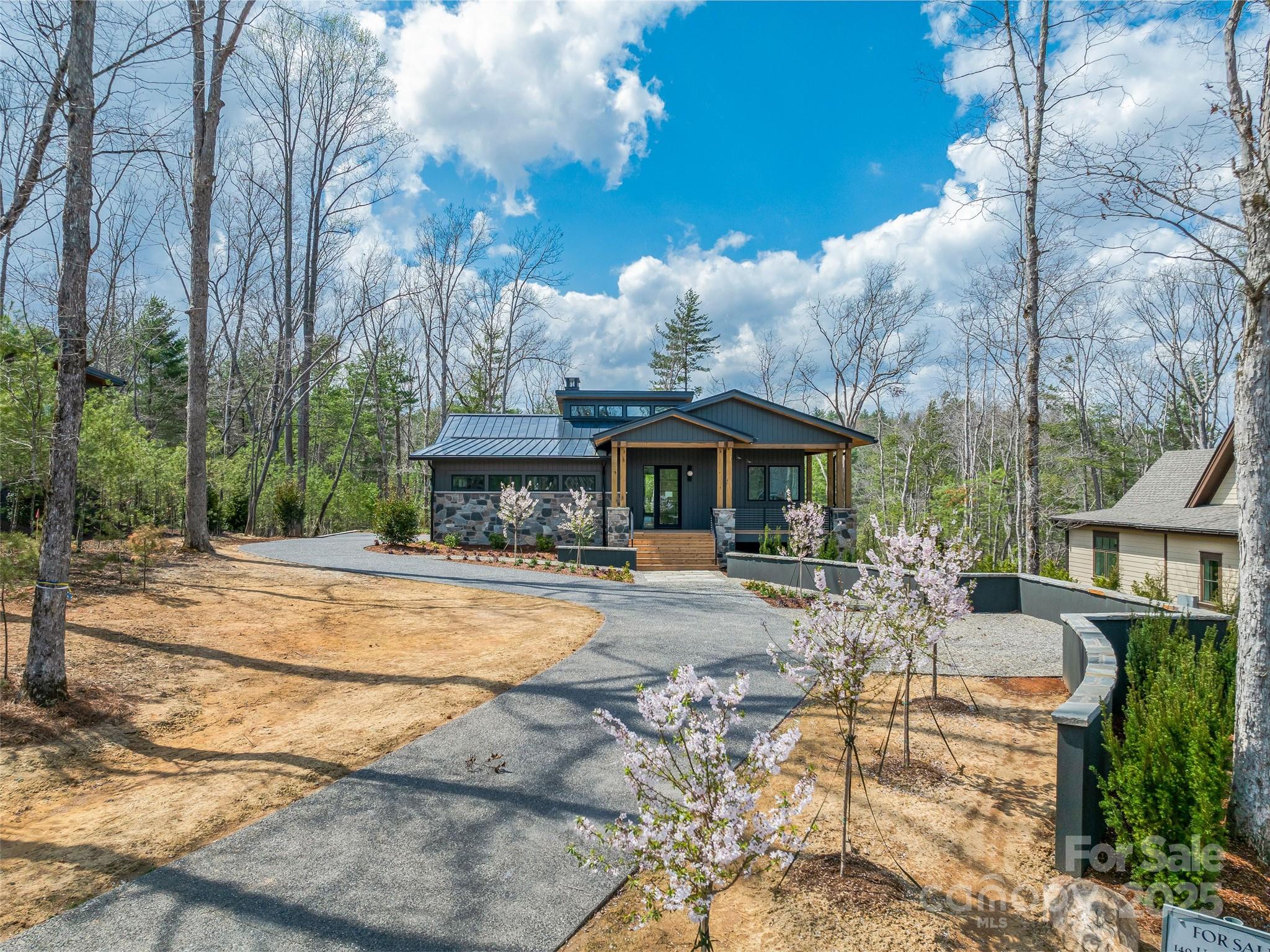 140 Upperfell Court 708