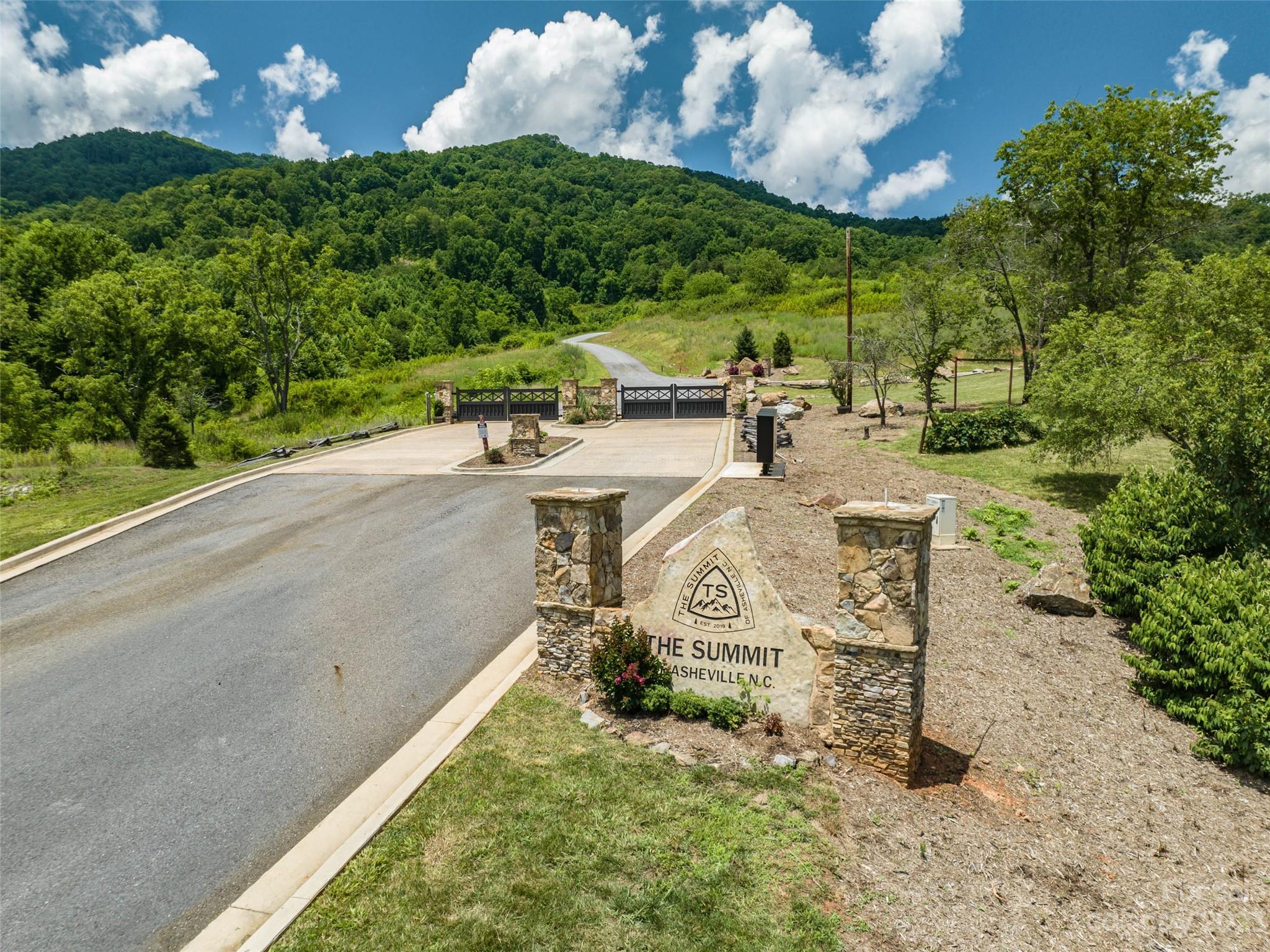 The Summit of Asheville - Land