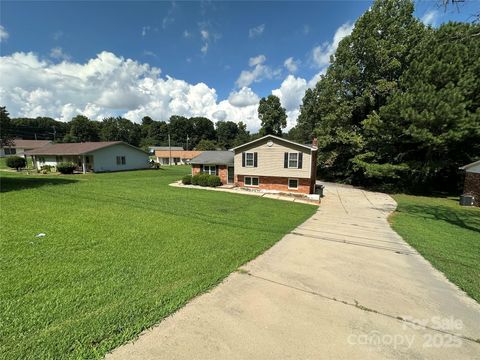 Photo of 1401 Southwest Boulevard, Newton, NC 28658 (MLS # 4287639)