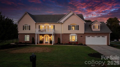 Photo of 1360 Sweet briar Lane, Hickory, NC 28602 (MLS # 4409678)