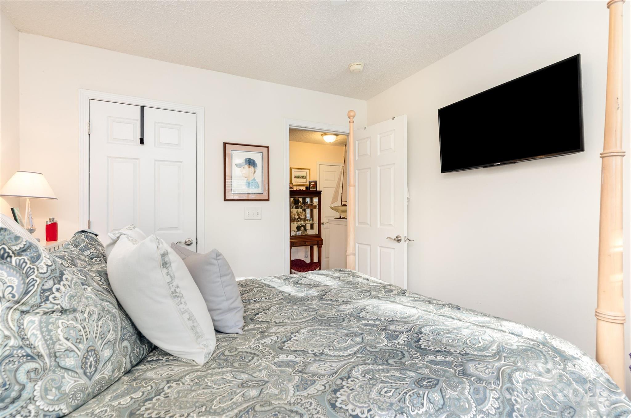 Charlotte, North Carolina 28269, United States, 5 Bedrooms Bedrooms, ,4 BathroomsBathrooms,Residential,Active,228770