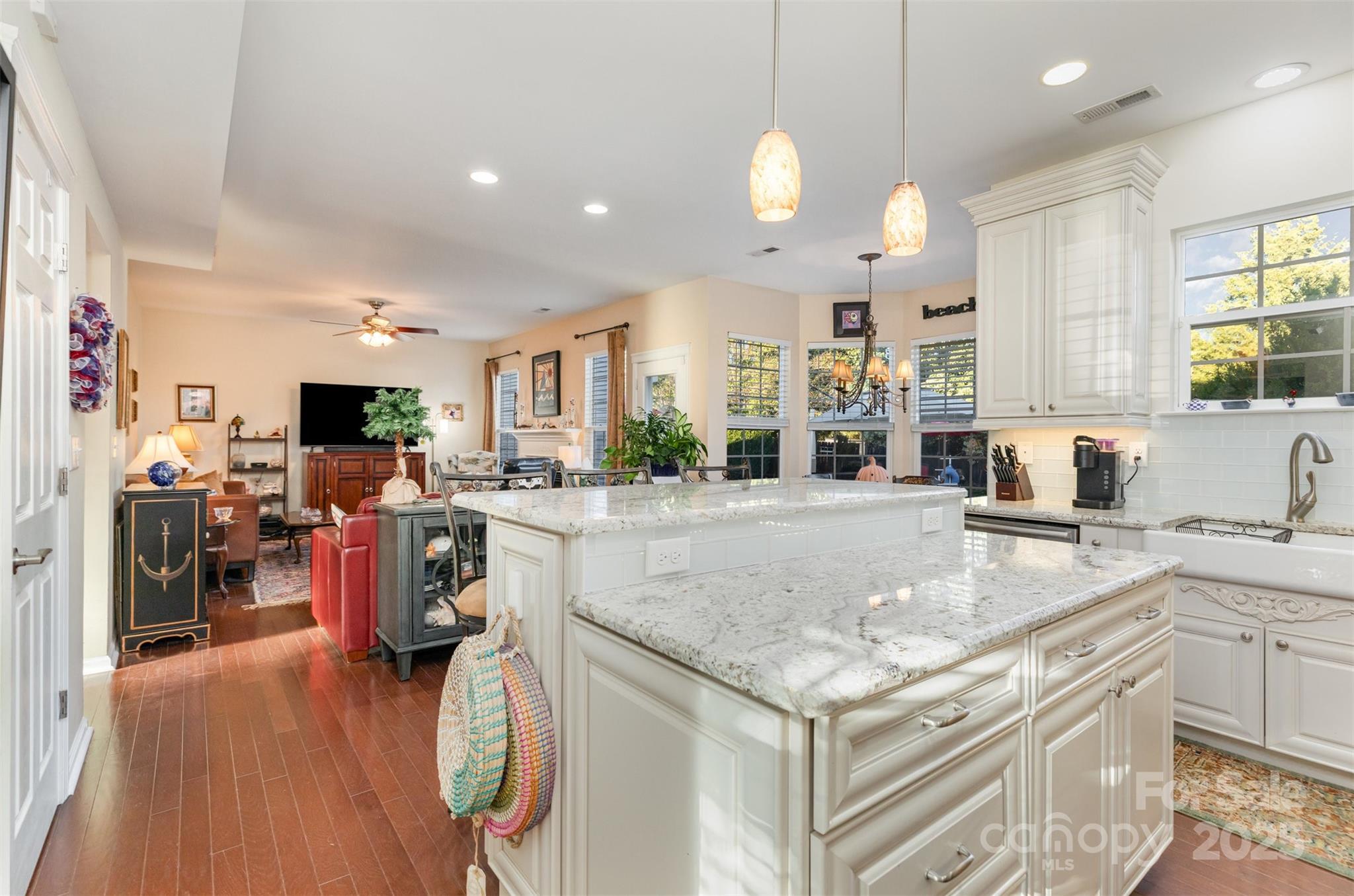 Charlotte, North Carolina 28269, United States, 5 Bedrooms Bedrooms, ,4 BathroomsBathrooms,Residential,Active,228770