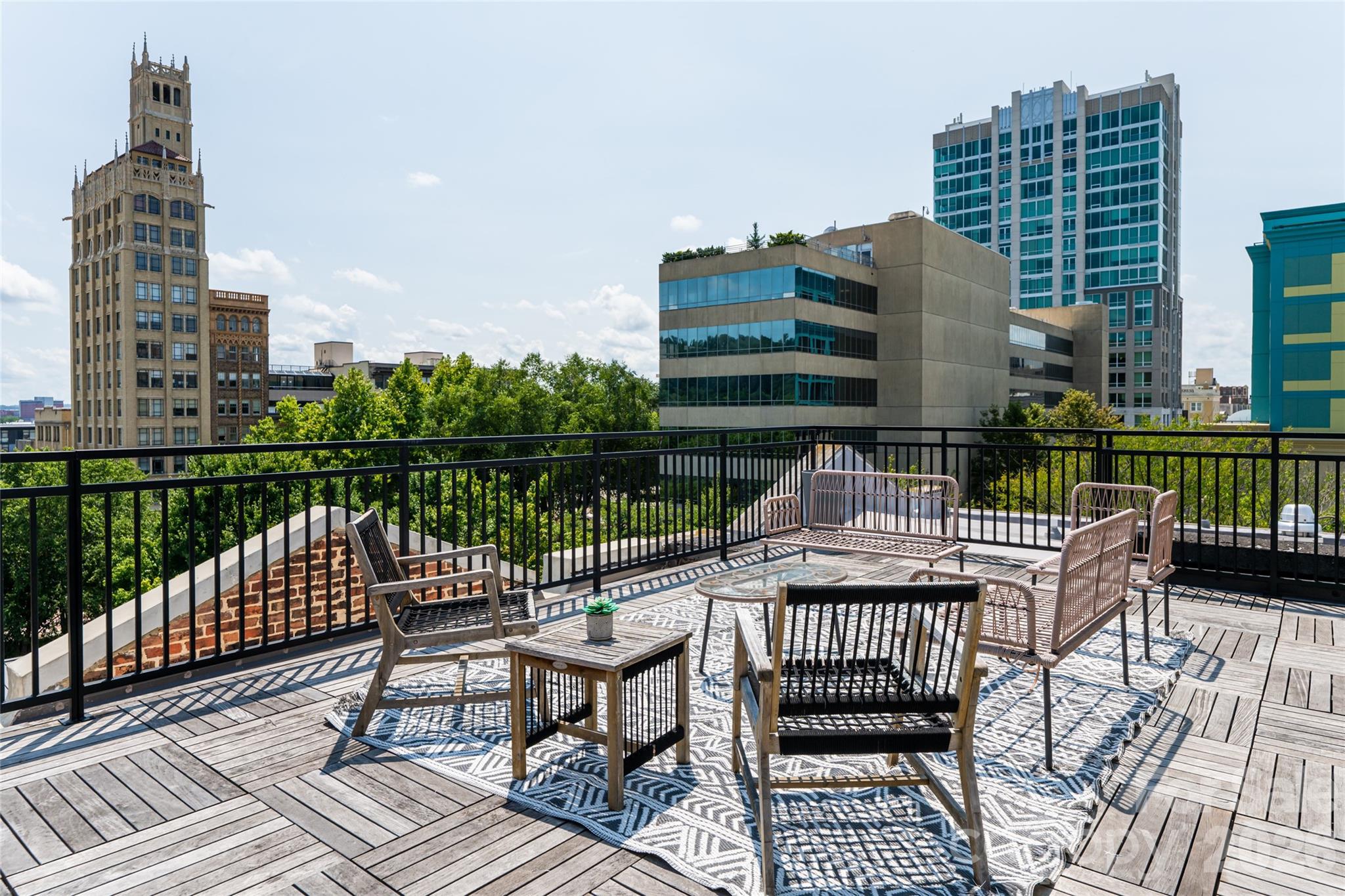 122 College Street 301