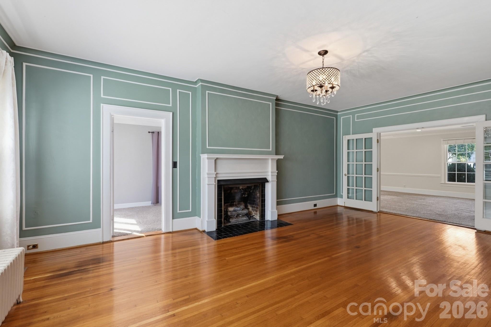 306 Union Street S