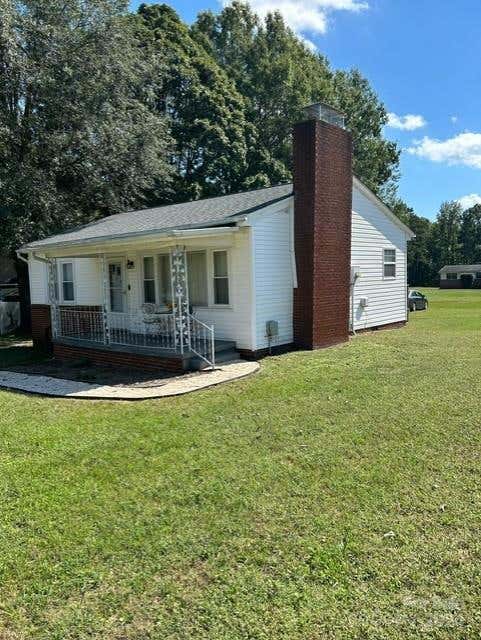 Charming 2-Bedroom Home in a Prime Concord Location – Perfect for Investors or First-Time Homebuyers

Welcome to this cozy 2-bedroom, 1-bathroom home, offering 931 square feet of living space on a spacious .31-acre lot. This home is being sold as-is, presenting an excellent opportunity for investors or first-time homebuyers looking for a property with great potential.



2 Bedrooms, 1 Bathroom – A functional layout with plenty of room for customization.
Spacious Lot – Ideal for outdoor activities, gardening, or adding your own personal touch.
Convenient Location – Situated just minutes from Dorton Park, Gibson Mills, and Concord Mills, enjoy easy access to local amenities, shopping, and dining.
As-Is Condition – This home is being sold in its current condition, making it a great opportunity for buyers with a vision to update or renovate.
Investor Potential – With its prime location, this property has the potential for rental income or future value appreciation.