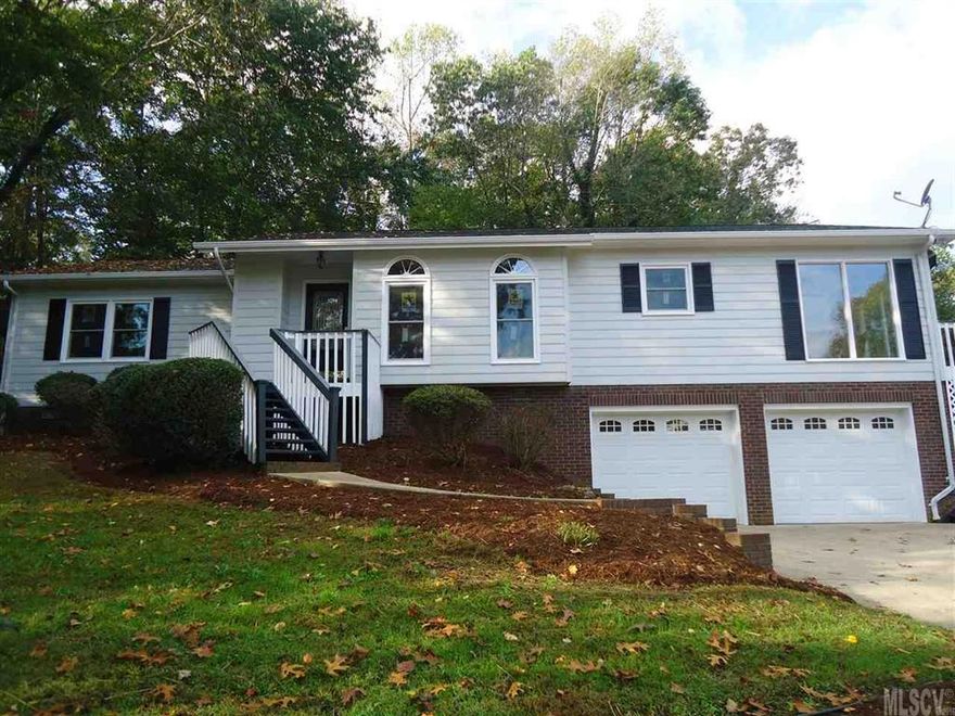 Excellent Newly remodeled home with lake view and open floor plan. Sunken living room with gas log fireplace. New Light fixtures with accent lighting, and crown molding. Open Foyer with coat closet. Kitchen has new granite counter tops, with new tumble marble back splash. New steal refrig and range., New garbage disposal. New steel sink and new faucet.Newly painted kitchen cabinets, L shaped bar, large pantry and breakfast area with new sliding glass door that leads to deck with lake view. New Villa windows and nine viewing glass replaced in house. New carpet in 2 of the bedrooms and oak hardwoods through out house. New ac and heat pump. Master bath has Jacuzzi bath tub. Fenced in back yard. Double car garage.Excellent location with 3 parks within walking distance, see in docs Hickory greenway. House $7500 below current appraisal for a quick sale. See Current Appraisal of $197,500 in Docs done by bank appraiser Nov. 21, 2016