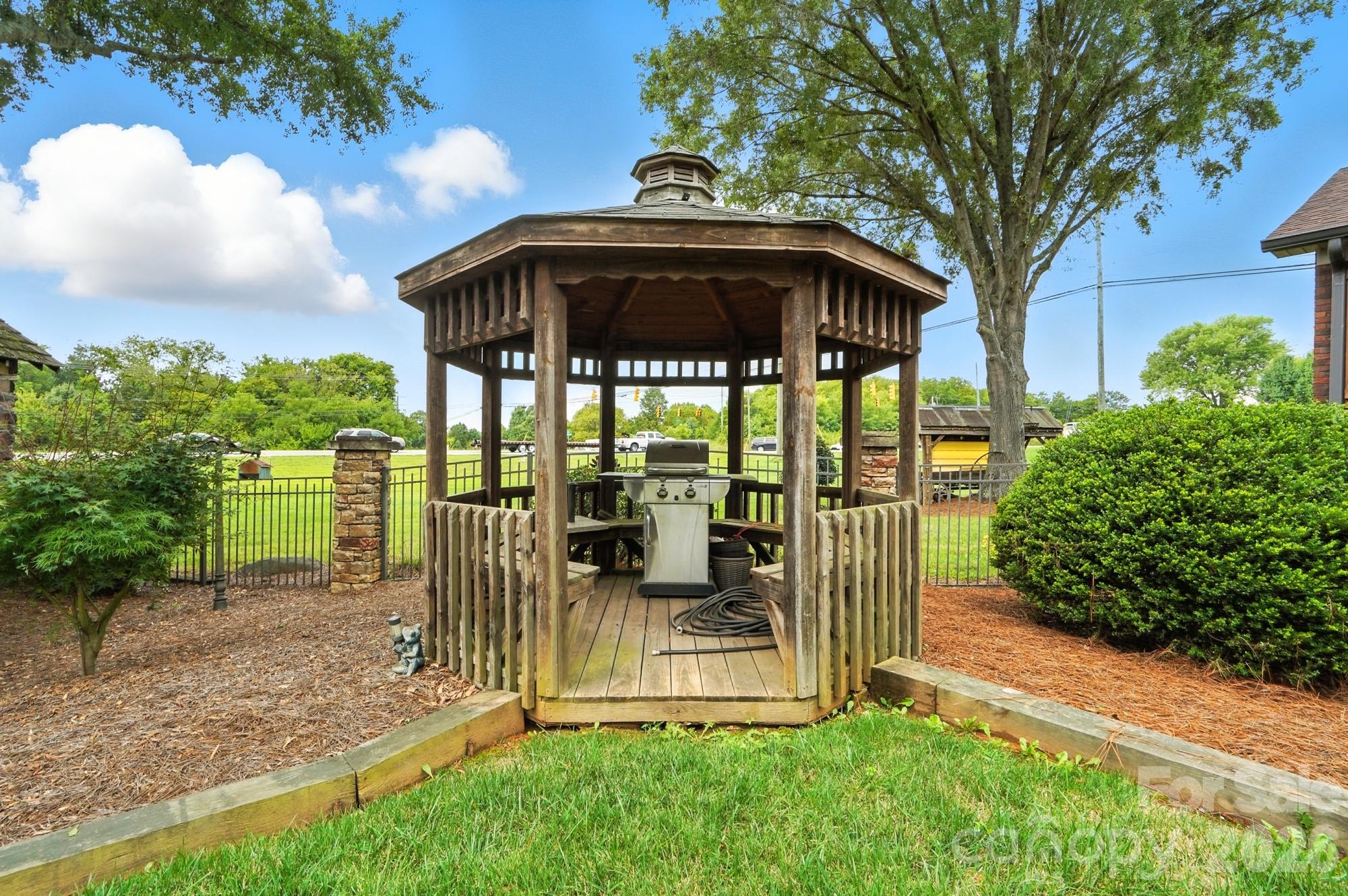 Wolf Meadow Acres - Residential