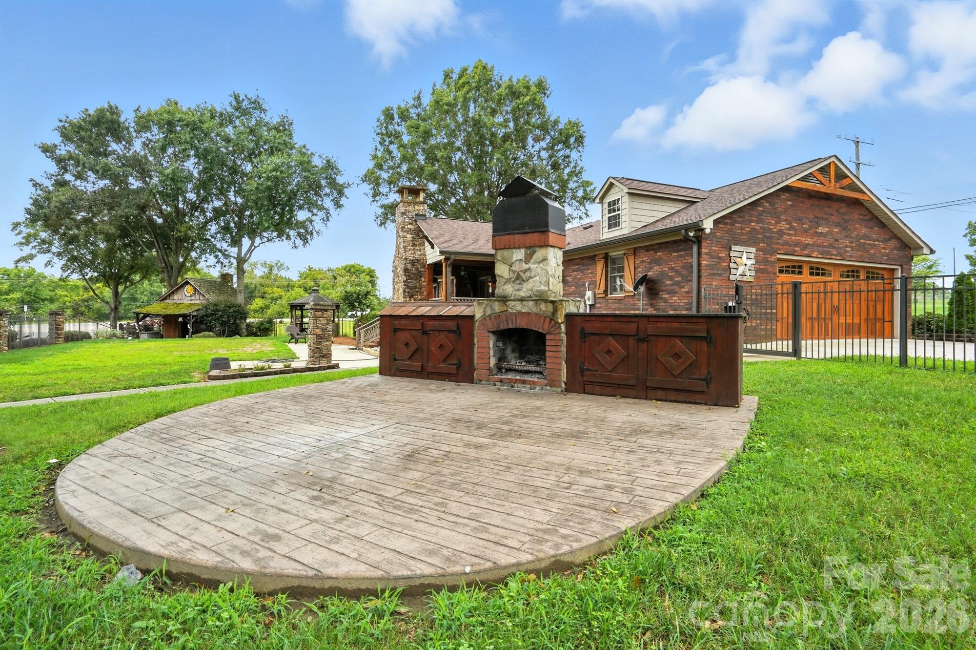 Wolf Meadow Acres - Residential