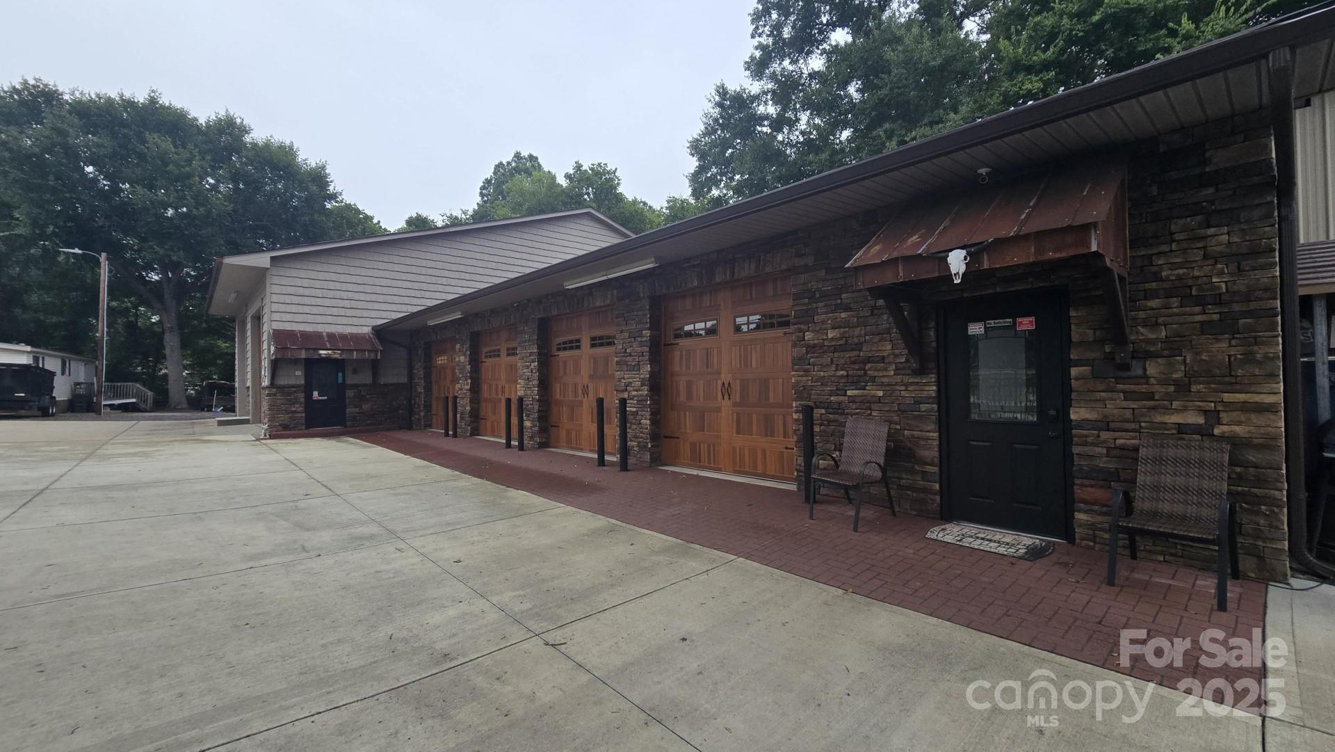 3369 Roberta Road