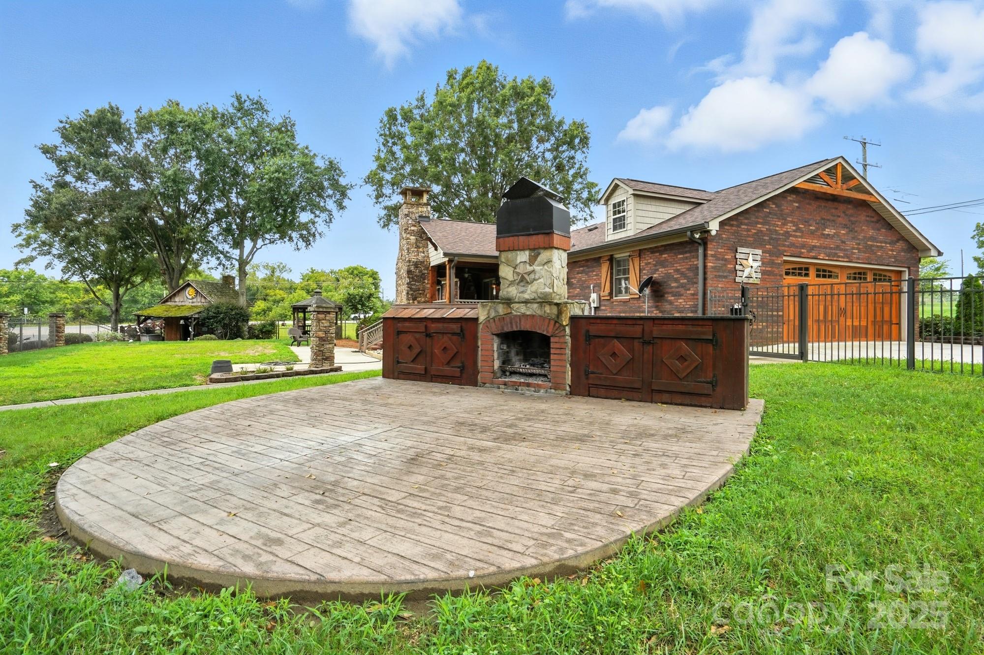 Wolf Meadow Acres - Residential