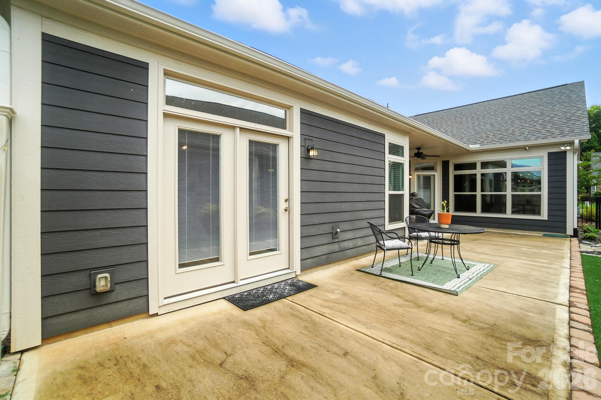 Courtyards on Poplar Tent - Residential
