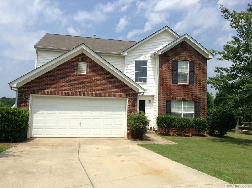 Charming 3 bedroom 2.5 bath home with office/4th bedroom option. Sought after area close to Ballantyne. You will appreciate a grand 2 story foyer, vaulted ceilings in master, generous closet space, fences back yard modern kitchen all on cul-de-sac.