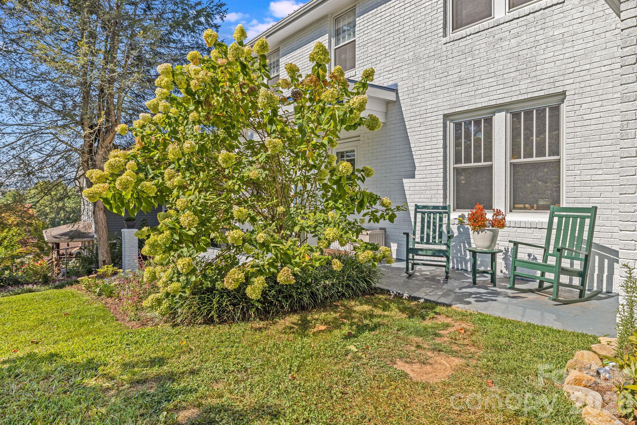 18 Robinwood Avenue