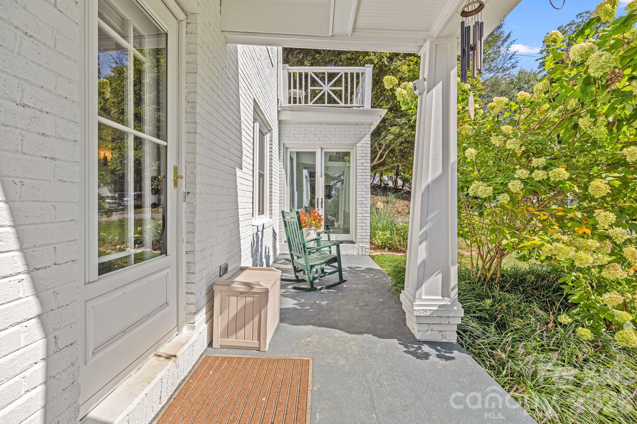 18 Robinwood Avenue