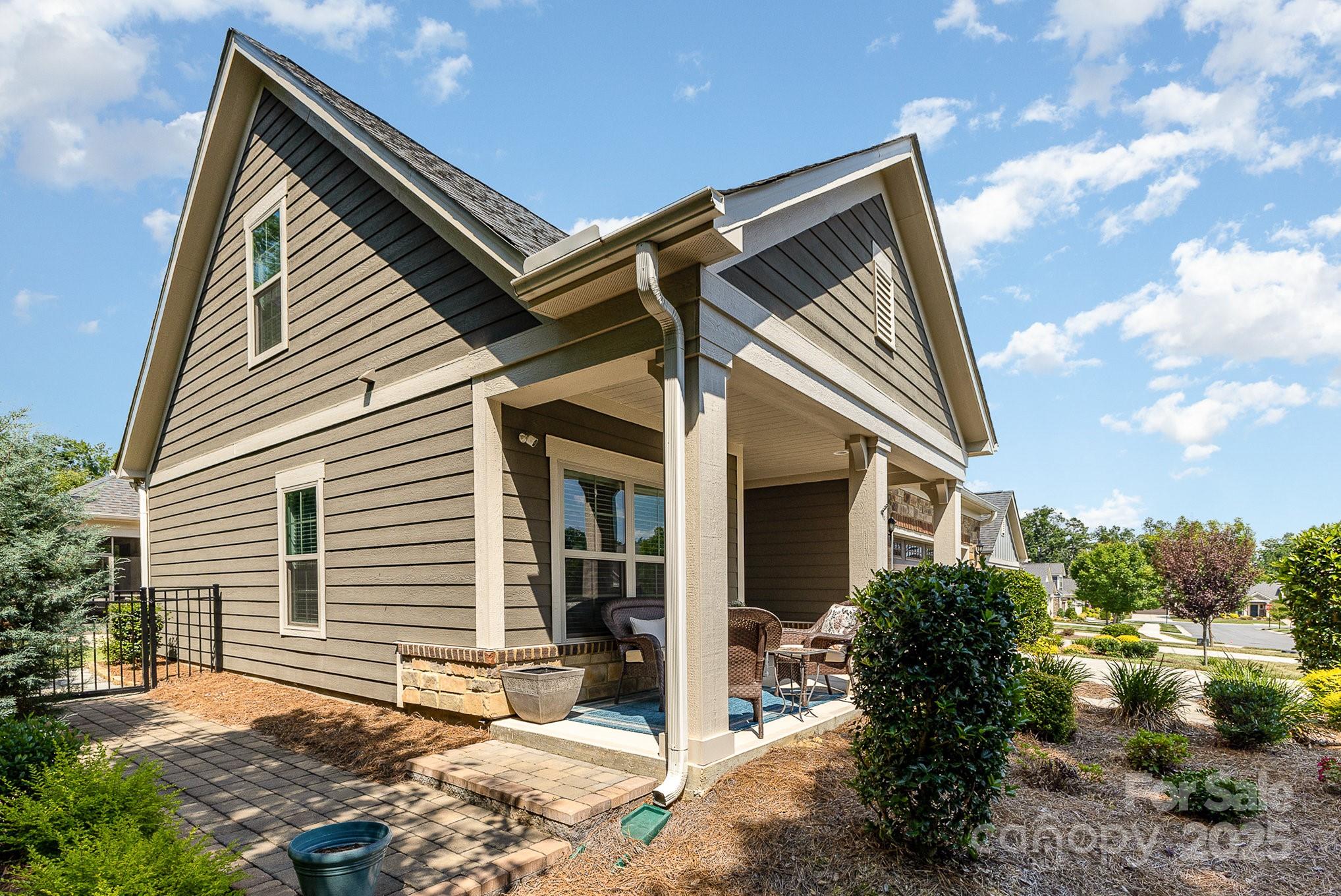 2245 Lincolnshire Lane