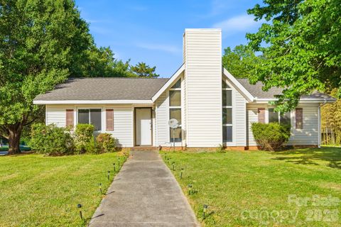 Photo of 25300 Dion Avenue, Charlotte, NC 28212 (MLS # 4369254)
