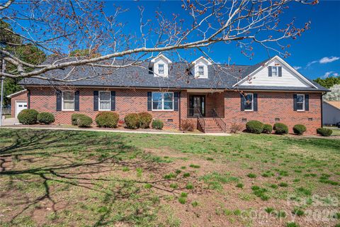 Photo of 2515 Myra Lane, Lincolnton, NC 28092 (MLS # 4357000)