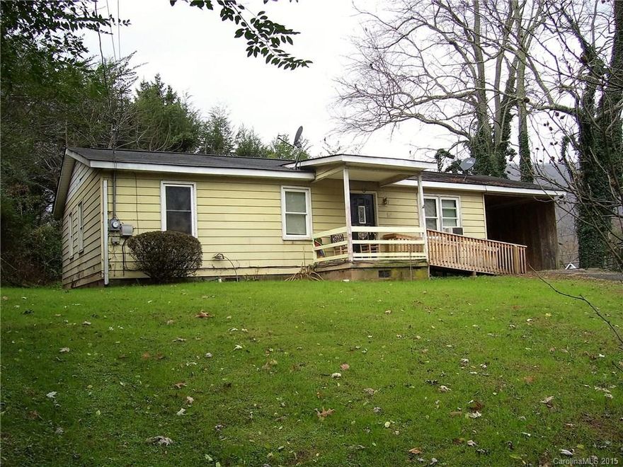 Are you a first time home buyer or wanting to downsize looking for a convenient in town location within walking distance to downtown Waynesville don't pass this one by?  This house 3 bedroom one bath has all new kitchen cabinets (2 years new) remodeled bathroom, easy year round access.  At this price it won't last long so make your appointment today.