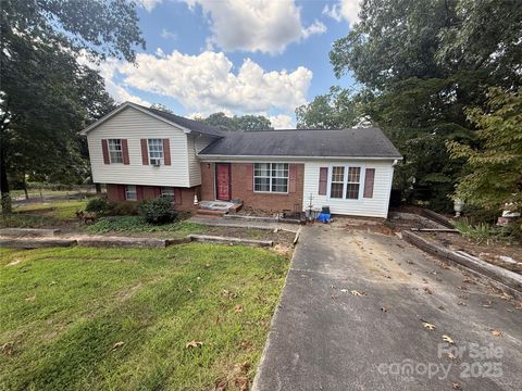 Photo of 2300 Oakstone Circle, Gastonia, NC 28052 (MLS # 4304241)
