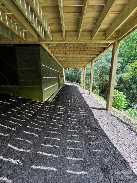 A home in Pisgah Forest