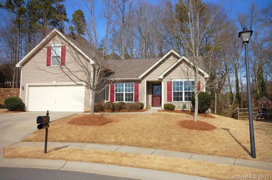 Desirable ranch style home on cul-de-sac lot. Walls freshly painted thru-out. 3 bedroom/2 bath with bonus room above garage. Great schools and low South Carolina taxes! Ballantyne only minutes away!

Seller is providing Home Warranty.