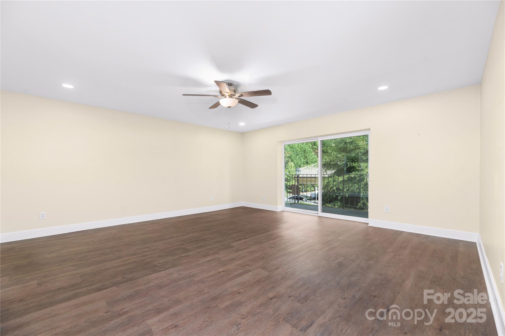1323 Queens Road 218