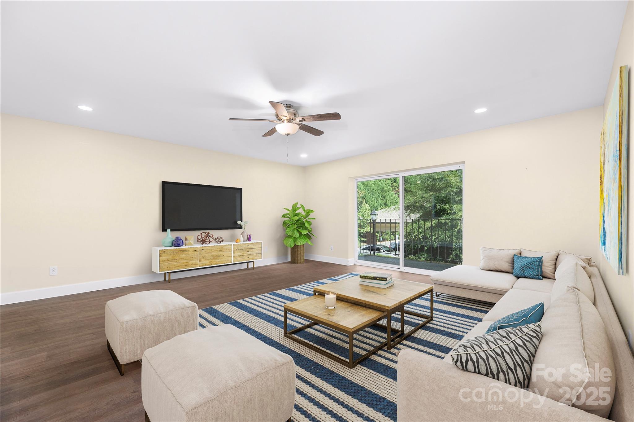 1323 Queens Road 218