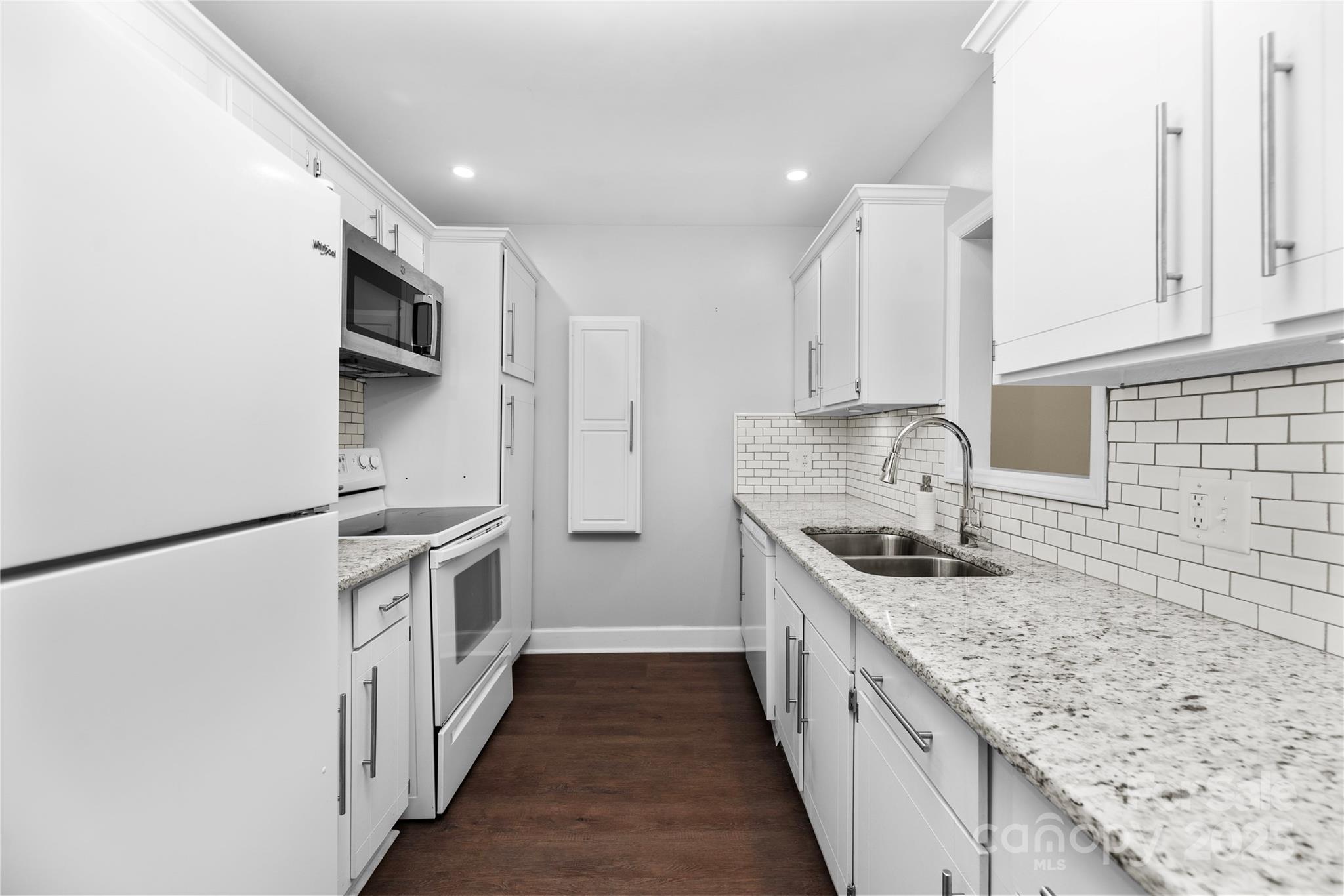 1323 Queens Road 218