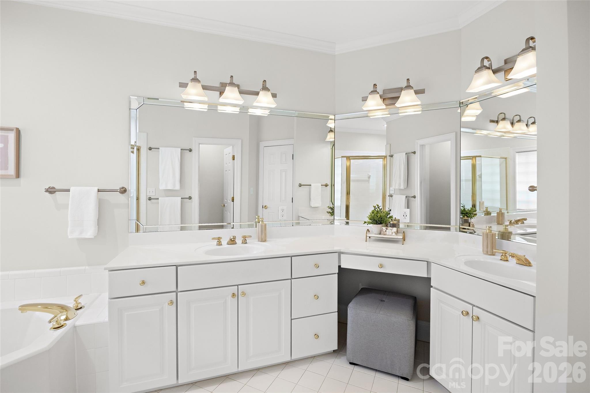Green Knoll - Residential