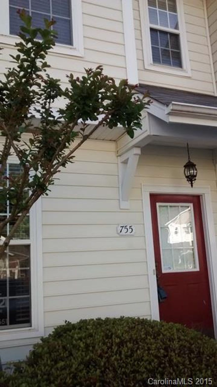 Townhouse with open great room w/FP. Updated kitchen, living & dining combo. Take advantage of all the extra Water Stone has to offer!