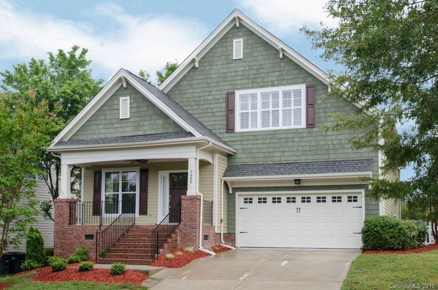 Craftsman Style home from Saussy! Updated,ready for your client/ live at the lake! Beautiful new Walnut stained wood floors,Designer lighting throughout!Chef's kitchen w/ New Granite,Back-splash,Appliances,Cabinets upgraded,new hardware!2 story Great Room w/ Stone Fireplace!Plantation Shutters,Updated Bathrooms w/ Designer tile Surrounds! Master Bed/Main,Huge bedrooms,Walk-in Attic the length of the house.
6-zone irrigation, 2 NEW AC Units, Newer Roof!Fenced Yard,Huge porch & Deck,Come see!